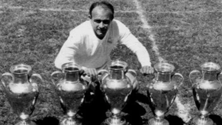 די סטפנו עם גביעי האלופות