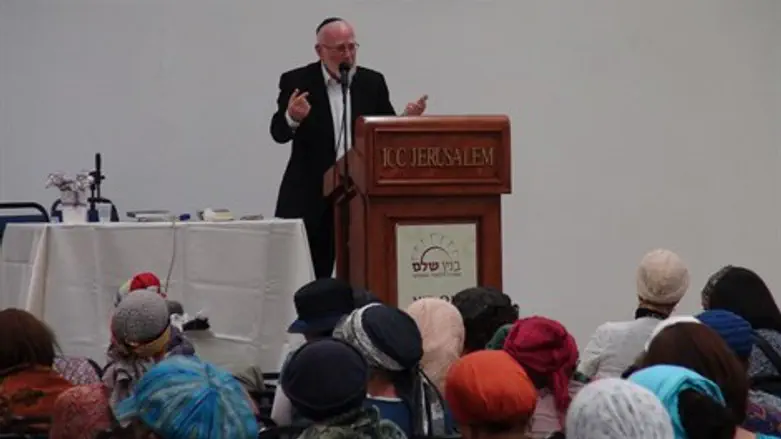 בניין שלם. היום