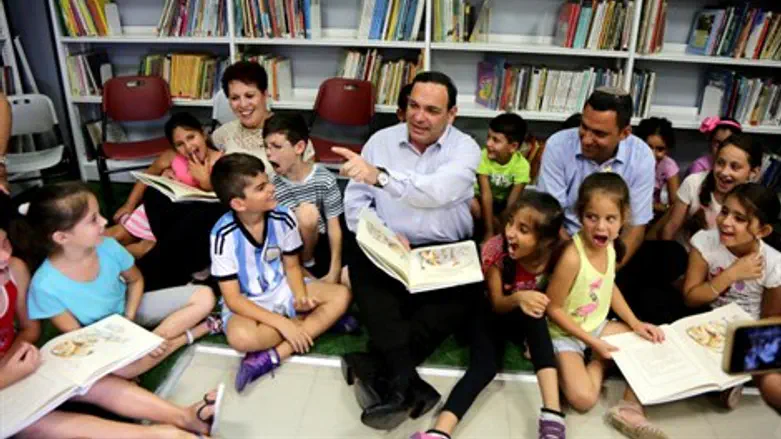 שר החינוך במקלט בדרום