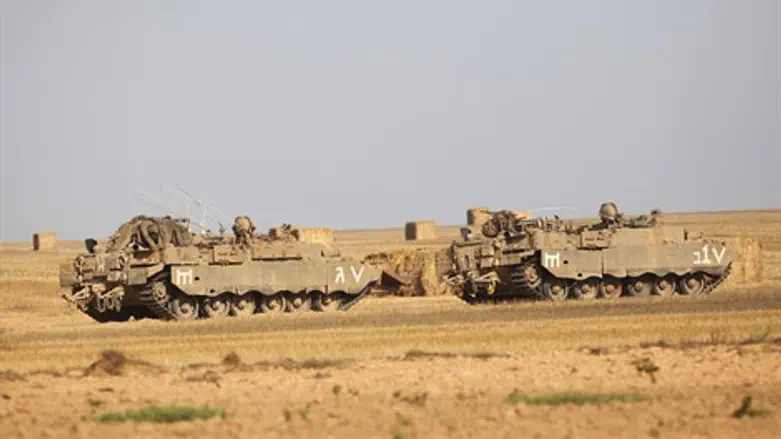 נגמ"שים של צה"ל במהלך מבצע צוק איתן