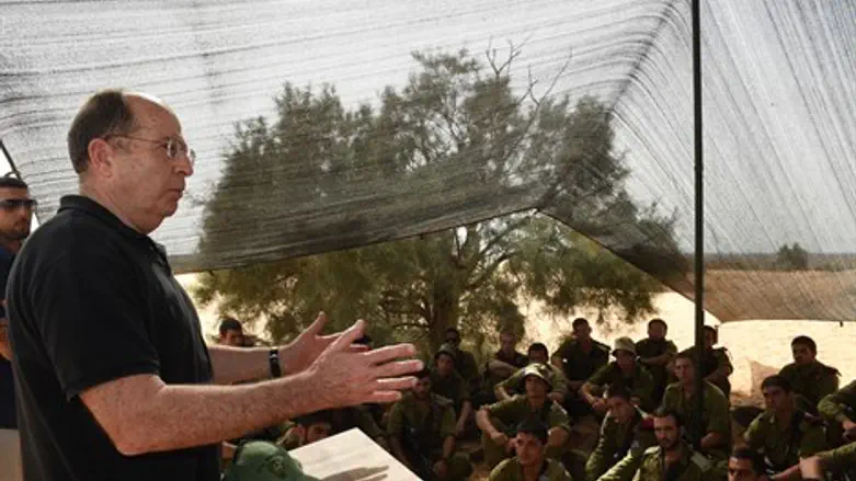 יעלון עם המפקדים