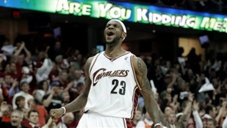 ג'יימס. לא עזר