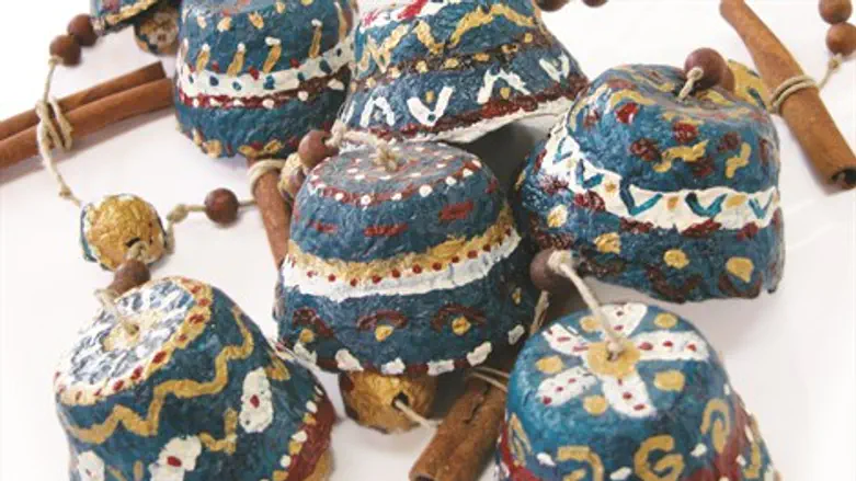 פעמונים מעיסת נייר