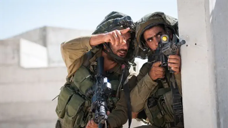 לוחמים חיילים צה"ל נשק