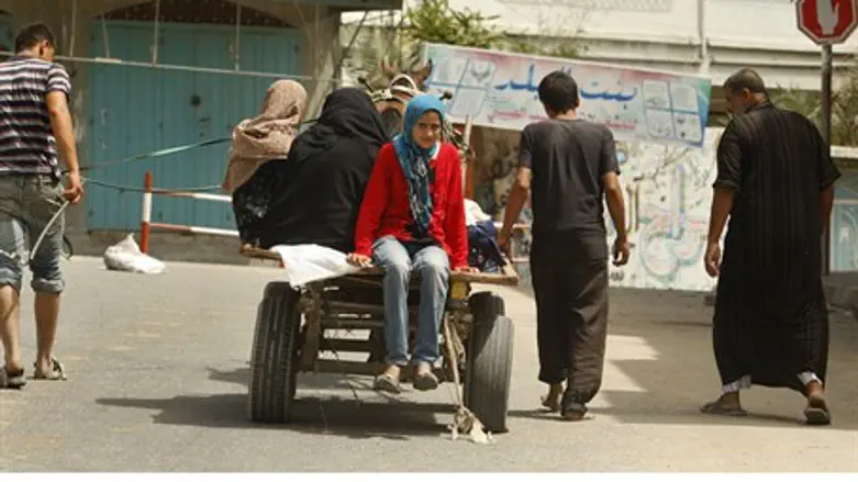 Pakistan says it wants to send aid into Gaza