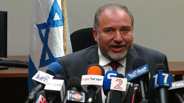 לכבוש. ליברמן