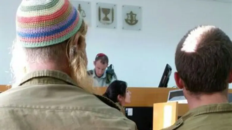 שניים מהעצורים