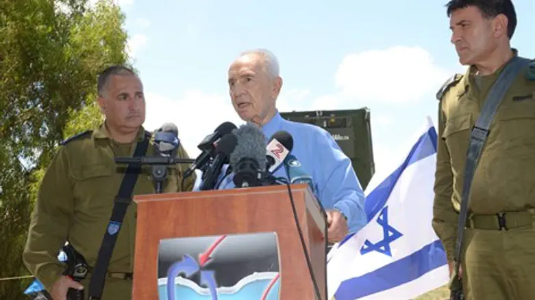 הנשיא פרס בכיפת ברזל באשקלון