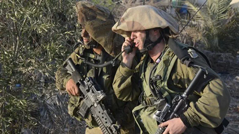 חיילי צנחנים במהלך צוק איתן