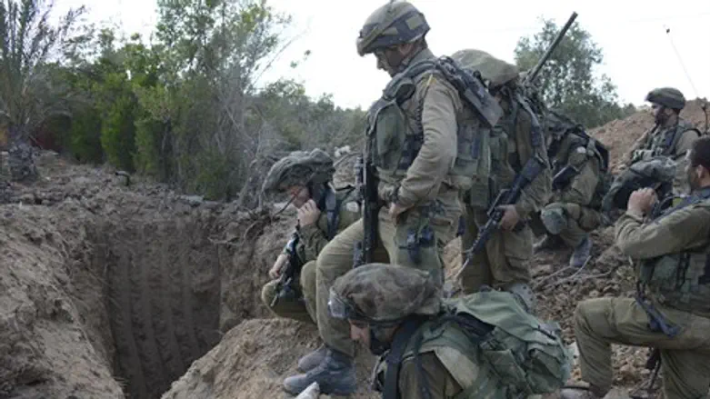 חשיפת מנהרות ברצועת עזה במהלך צוק איתן