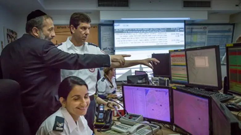 דרעי במוקד המבצעי של מד"א לכיש