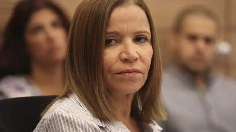 מקווה לאפיק מדיני. יחימוביץ'