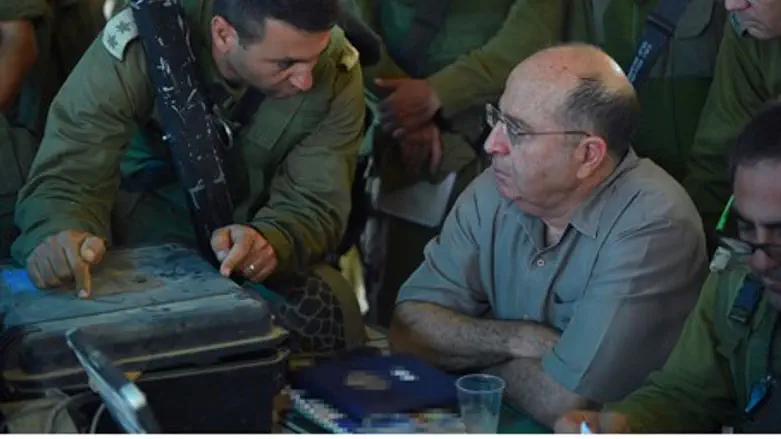 משה יעלון עם אל"מ יניב עשור