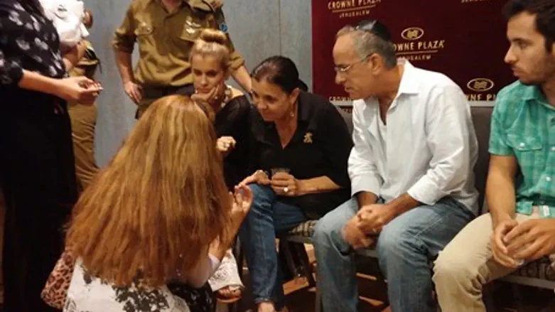 Max Steinberg's parents greet Israeli well-wi