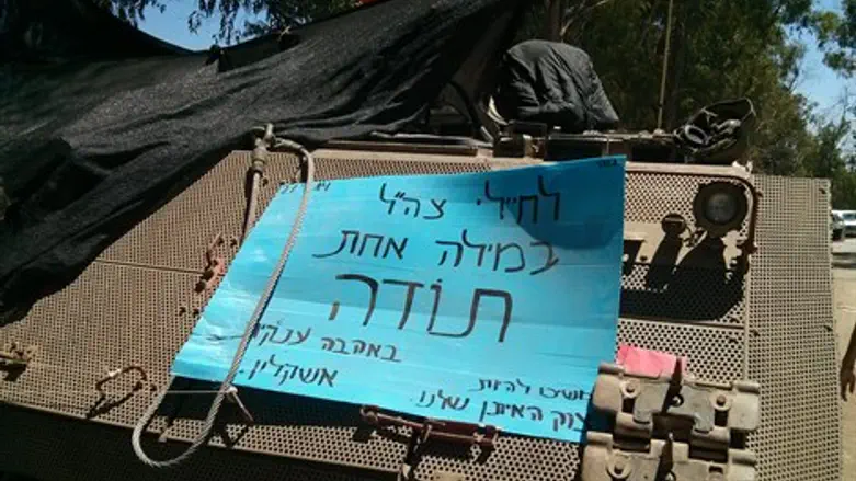 עם הלוחמים בשטח