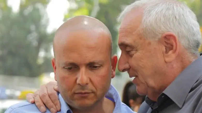 תוקף. שמעוני עם השר לביטחון הפנים