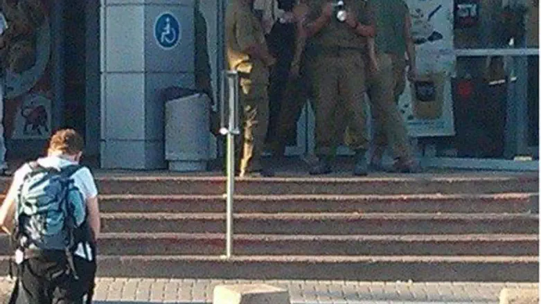 Missionaries trying to convert IDF soldiers