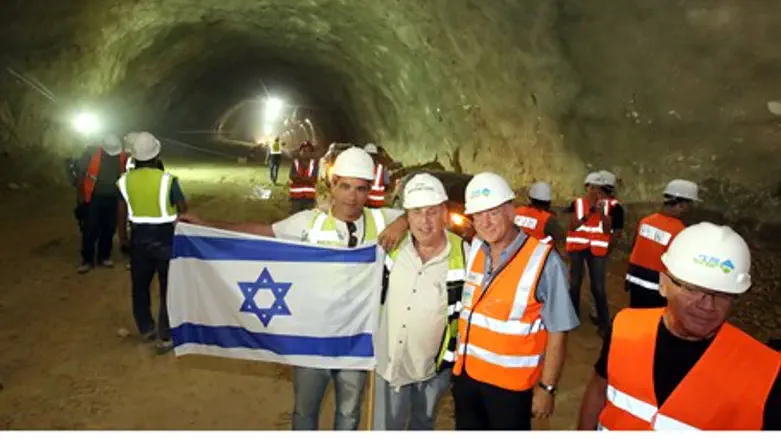 Building the Jerusalem-TA tunnel