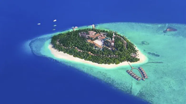The Maldives: Sun, sea, and... Islamists?