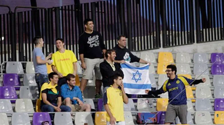 ומסכנים האוהדים