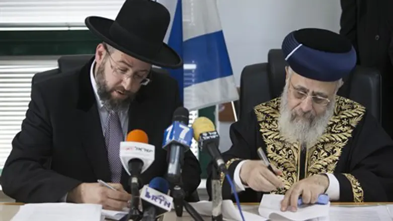 הרבנים הראשיים הרב יצחק יוסף והרב דוד לאו