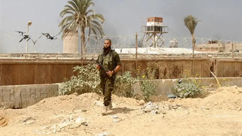 מתבוננים מעבר לגבול. המצרים