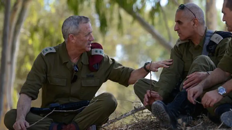 האלוף תורג'מן (מימין) והרמטכ''ל גנץ