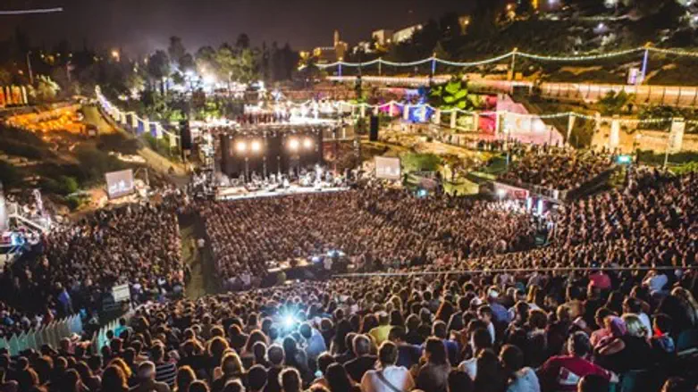 חוצות היוצר