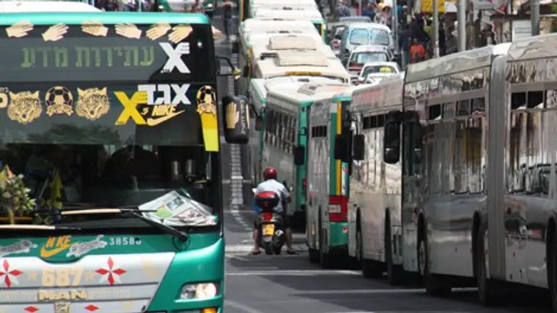 פקק אוטובוסים באגריפס