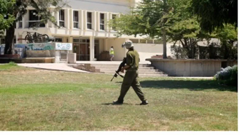 Soldier in Nahal Oz