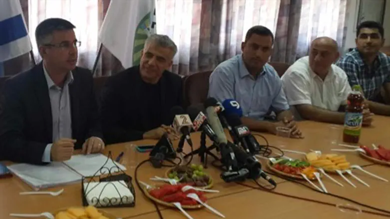 לפיד בשדרות