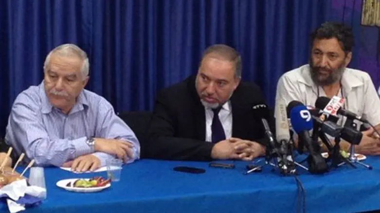 השר ליברמן במועצת חוף אשקלון