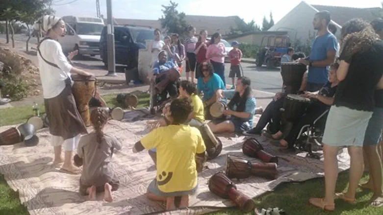 חוגגים בכפר תפוח