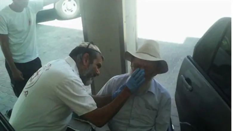 Rabbi Levinger receives first aid treatment