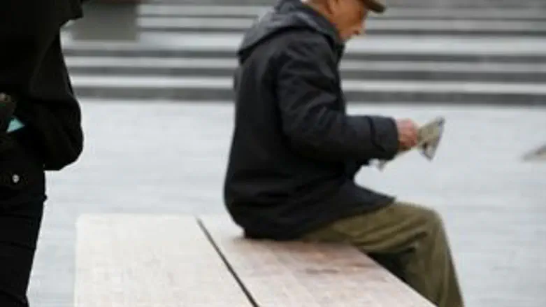 חשים בדידות. קשישים בישראל