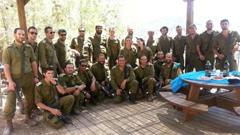 תמונה קבוצתית לפני פרידה. גדוד 8132