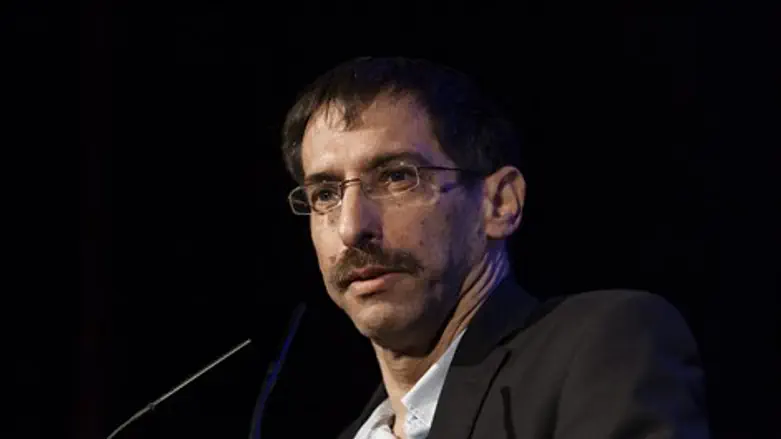 בעיות בתעודות. השר לאזרחים ותיקים