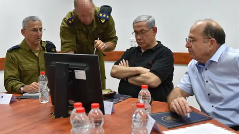 נתניהו ויעלון בבסיס אשדוד