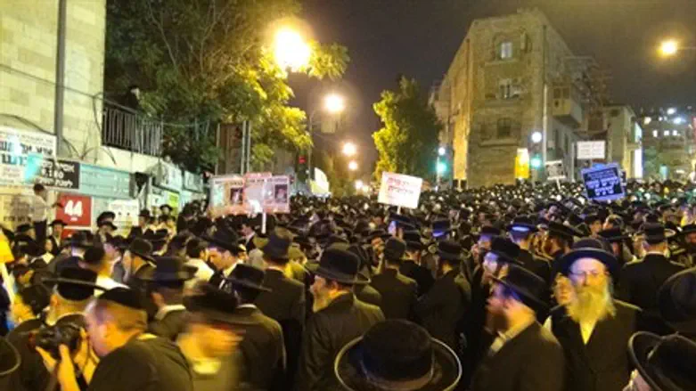 הפגנת החרדים. הערב