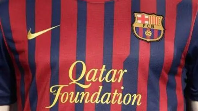 קרן קטאר על גבי חולצת ברצלונה