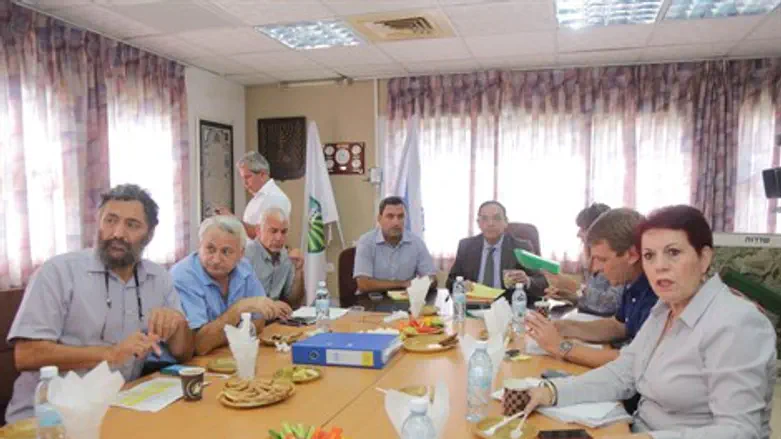 פירון עם ראשי הרשויות. הבוקר