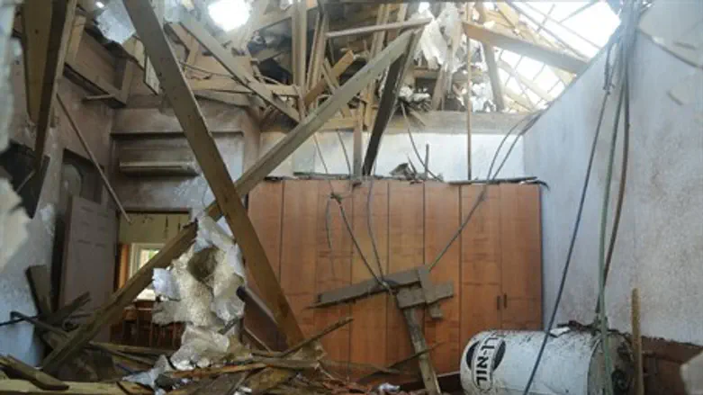 Ashkelon home hit by rocket