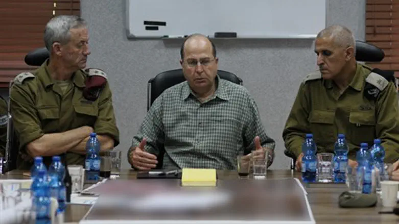 השר יעלון עם הרמטכ"ל ואלוף פיקוד דרום