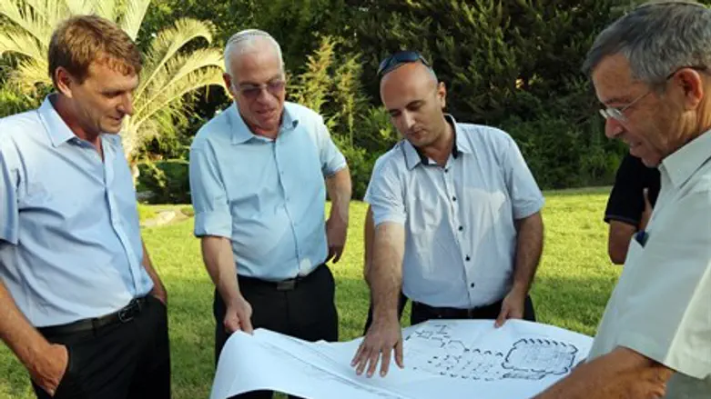 השר אריאל עם תושבי עוטף עזה