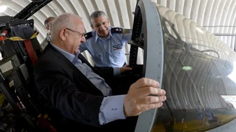 ריבלין בבסיס תל נוף