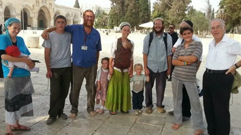 משה דרורי (מימין) בהר הבית