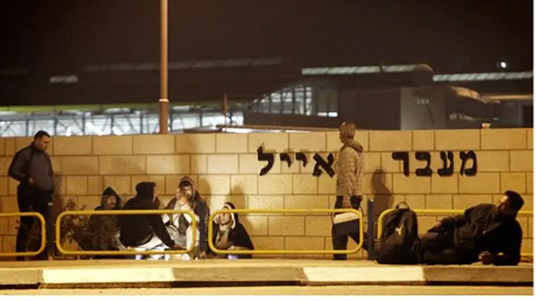 מעבר אייל. ארכיון