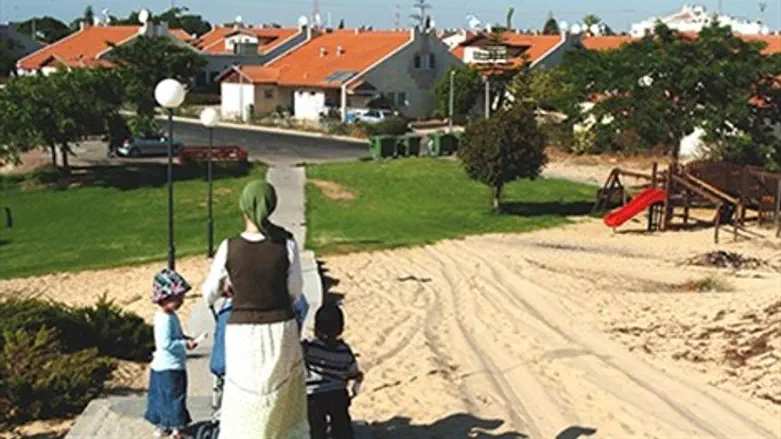 דווקא הניסיון לפגוע בו במטען צינור העניק לו את החיים ואת ההמשכיות. חיים בגוש קטיף