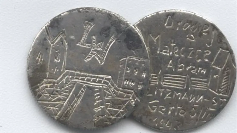 הקמע ששרד את השואה