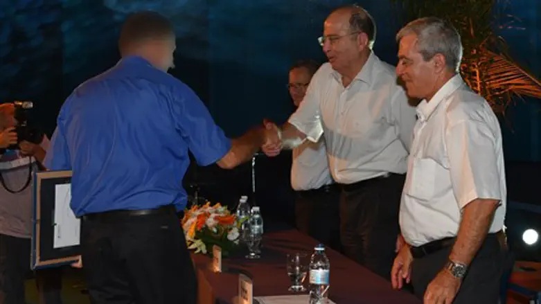 יעלון בטקס פרס רפאל